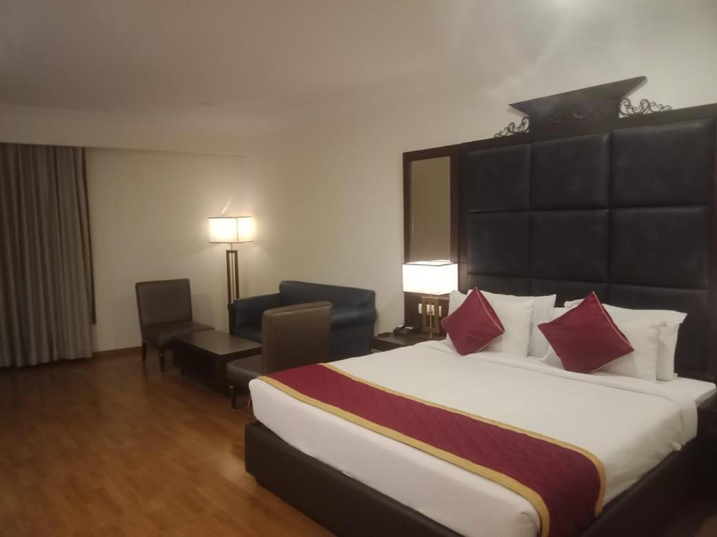 Blossom Rooms Hotel Vashishtha - Free Lunch Or Dinner- Free Breakfast Hajdarábád Exteriér fotografie