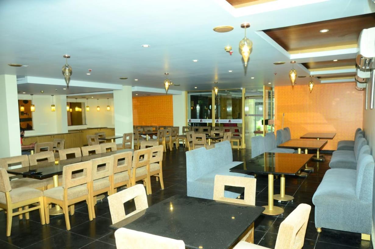 Blossom Rooms Hotel Vashishtha - Free Lunch Or Dinner- Free Breakfast Hajdarábád Exteriér fotografie